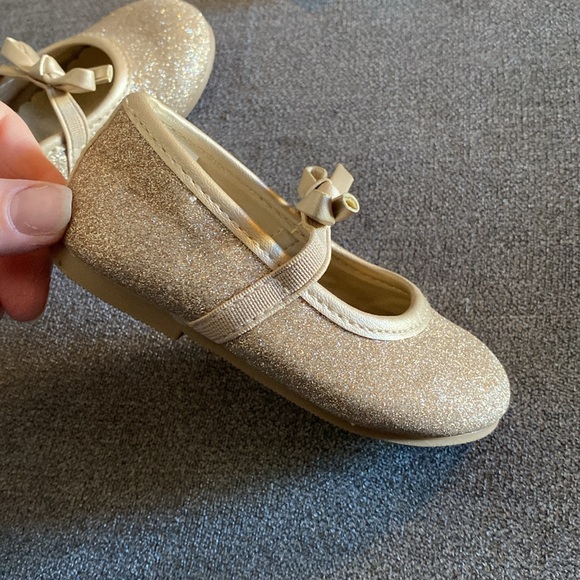 Gold sparkly baby/toddler shoes size 4 - Picture 3 of 3